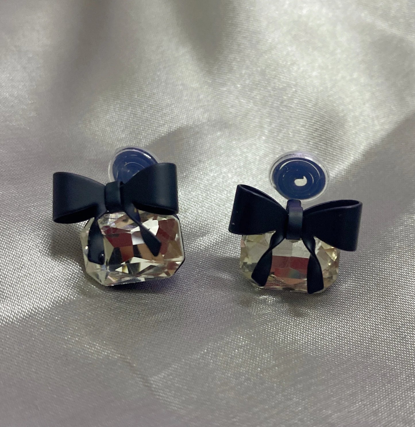 Women earring cc style ladies Vintage Black Camellia Earrings with rhinestone Fashion Earrings with Simple Bowknot Earrings