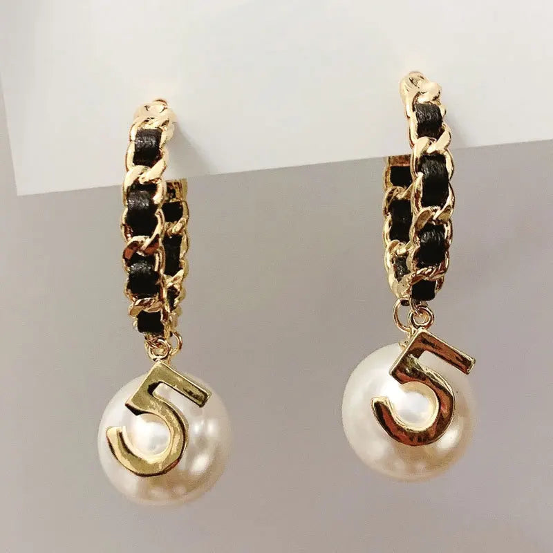 Women earring cc style ladies Vintage Black Camellia Earrings with rhinestone Fashion Earrings with Simple Bowknot Earrings