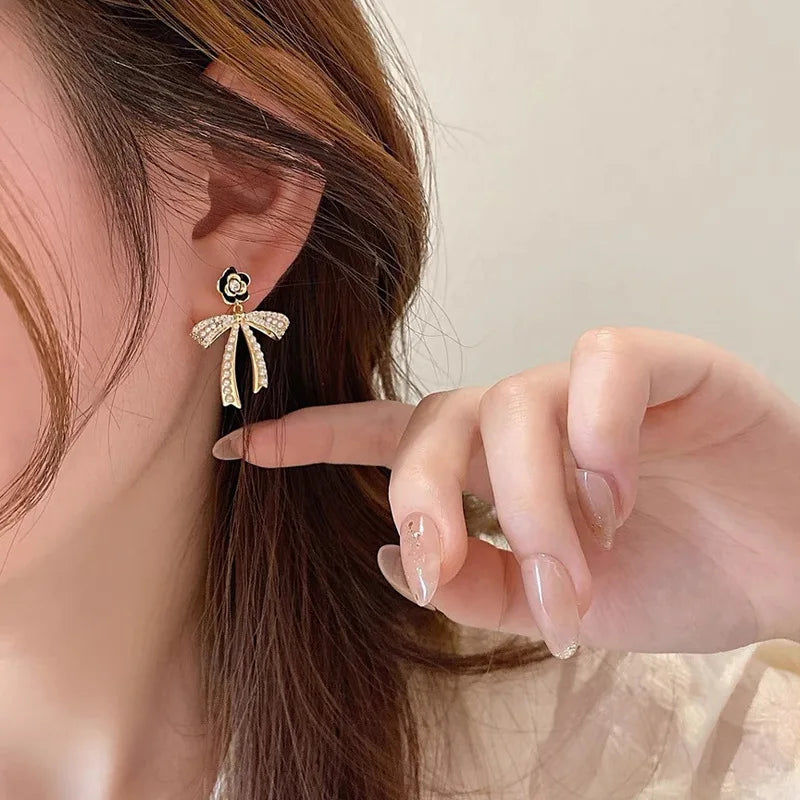 Women earring cc style ladies Vintage Black Camellia Earrings with rhinestone Fashion Earrings with Simple Bowknot Earrings