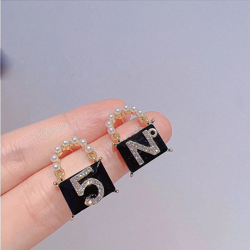 Women earring cc style ladies Vintage Black Camellia Earrings with rhinestone Fashion Earrings with Simple Bowknot Earrings