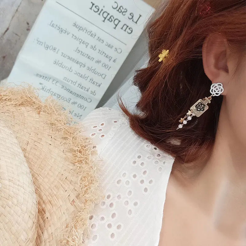 Women earring cc style ladies Vintage Black Camellia Earrings with rhinestone Fashion Earrings with Simple Bowknot Earrings