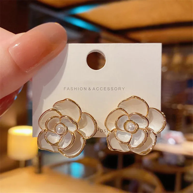 Women earring cc style ladies Vintage Black Camellia Earrings with rhinestone Fashion Earrings with Simple Bowknot Earrings