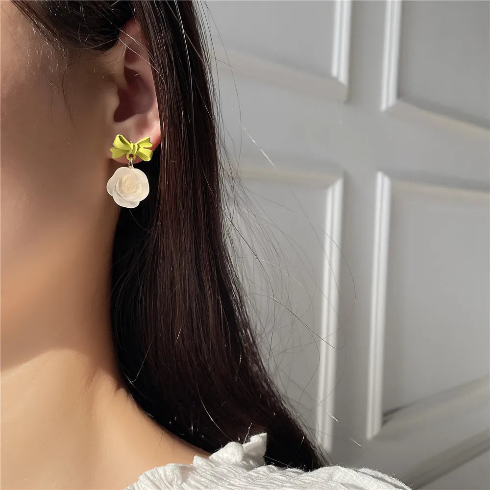 Women earring cc style ladies Vintage Black Camellia Earrings with rhinestone Fashion Earrings with Simple Bowknot Earrings