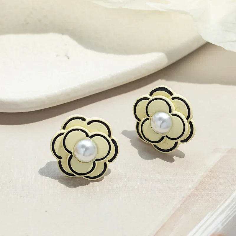 Women earring cc style ladies Vintage Black Camellia Earrings with rhinestone Fashion Earrings with Simple Bowknot Earrings