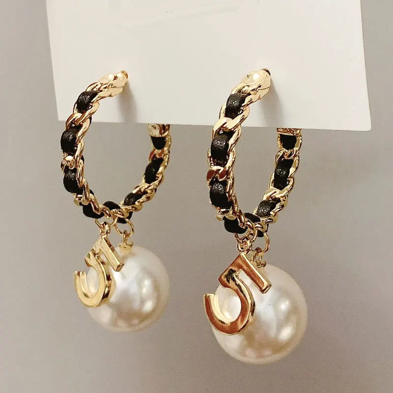 Women earring cc style ladies Vintage Black Camellia Earrings with rhinestone Fashion Earrings with Simple Bowknot Earrings