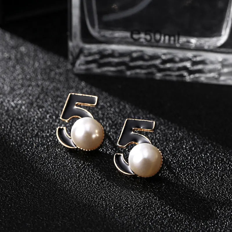 Women earring cc style ladies Vintage Black Camellia Earrings with rhinestone Fashion Earrings with Simple Bowknot Earrings