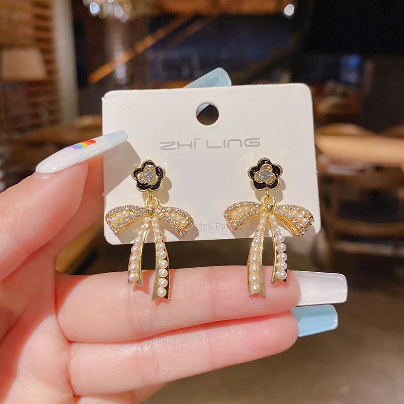 Women earring cc style ladies Vintage Black Camellia Earrings with rhinestone Fashion Earrings with Simple Bowknot Earrings