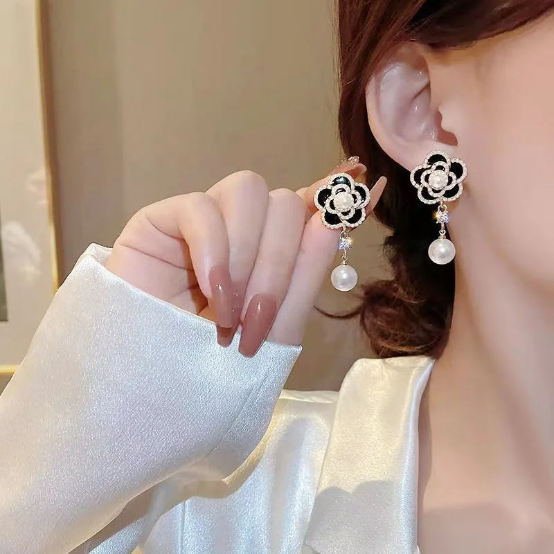 Women earring cc style ladies Vintage Black Camellia Earrings with rhinestone Fashion Earrings with Simple Bowknot Earrings