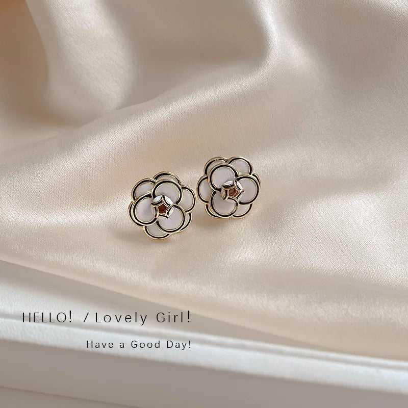 Women earring cc style ladies Vintage Black Camellia Earrings with rhinestone Fashion Earrings with Simple Bowknot Earrings