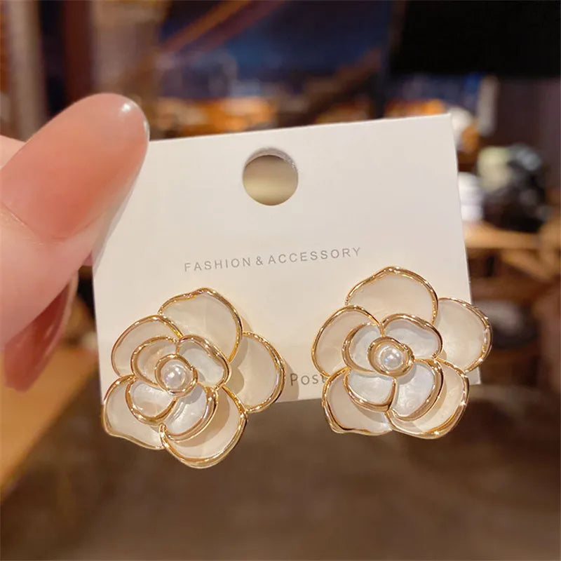 Women earring cc style ladies Vintage Black Camellia Earrings with rhinestone Fashion Earrings with Simple Bowknot Earrings