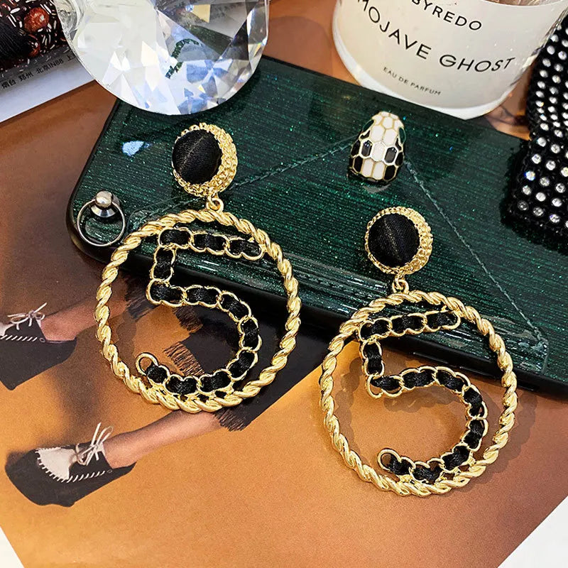 Women earring cc style ladies Vintage Black Camellia Earrings with rhinestone Fashion Earrings with Simple Bowknot Earrings