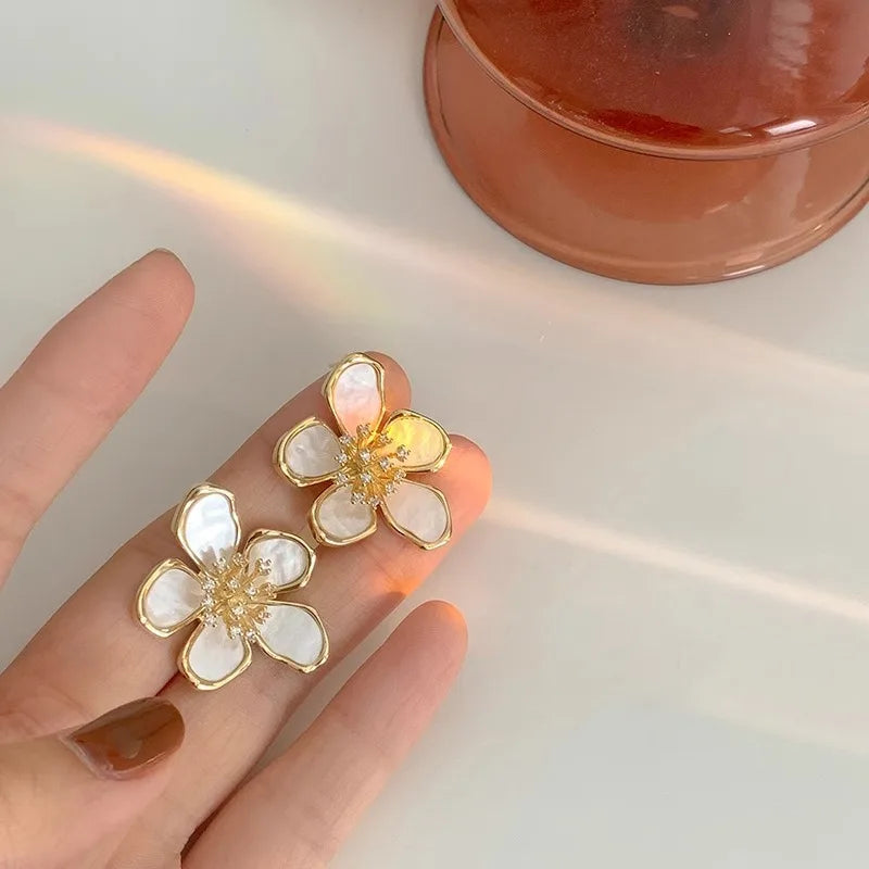 Luxurious Micro-set zircon White Enamel Camellia Pearl Earrings For Women Exquisite Party Earrings