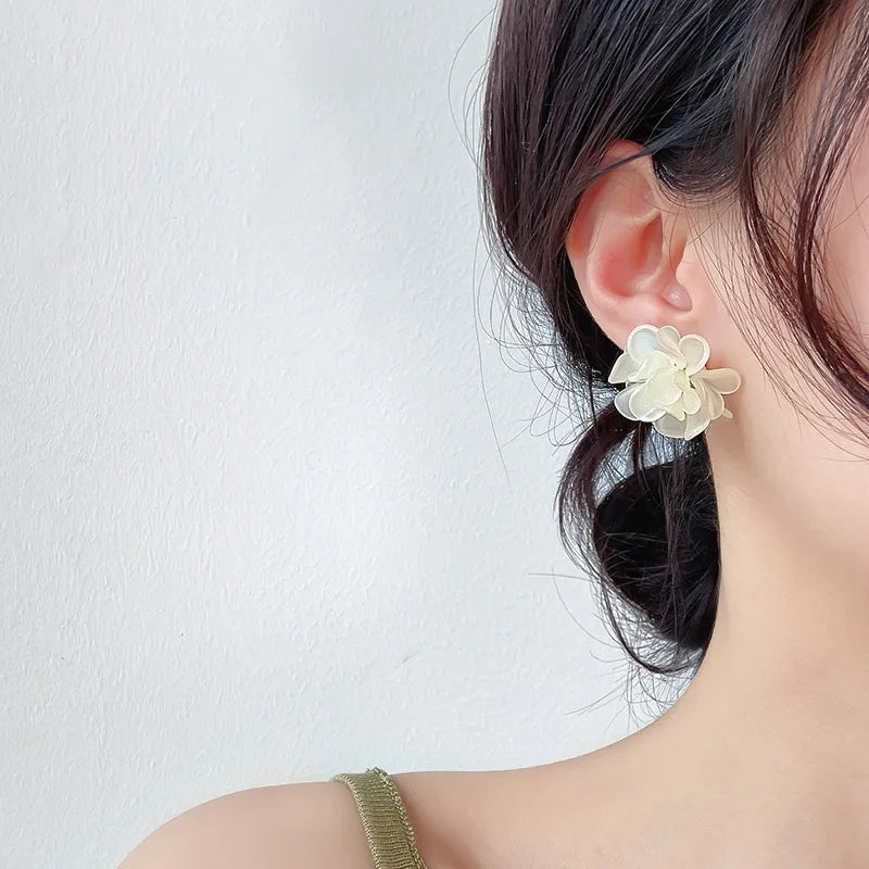 Women earring cc style ladies Vintage Black Camellia Earrings with rhinestone Fashion Earrings with Simple Bowknot Earrings