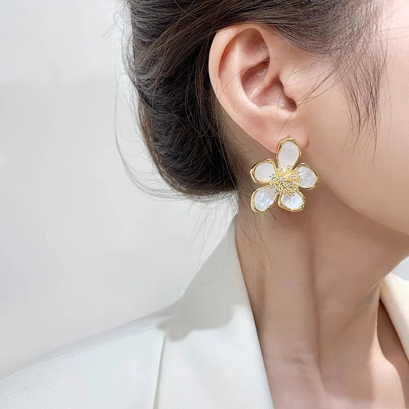 Luxurious Micro-set zircon White Enamel Camellia Pearl Earrings For Women Exquisite Party Earrings