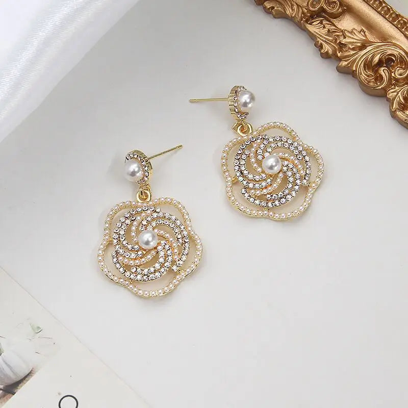 Women earring cc style ladies Vintage Black Camellia Earrings with rhinestone Fashion Earrings with Simple Bowknot Earrings
