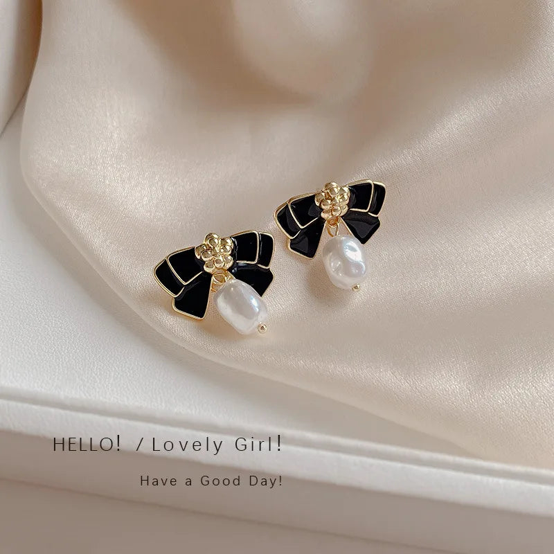 Women earring cc style ladies Vintage Black Camellia Earrings with rhinestone Fashion Earrings with Simple Bowknot Earrings