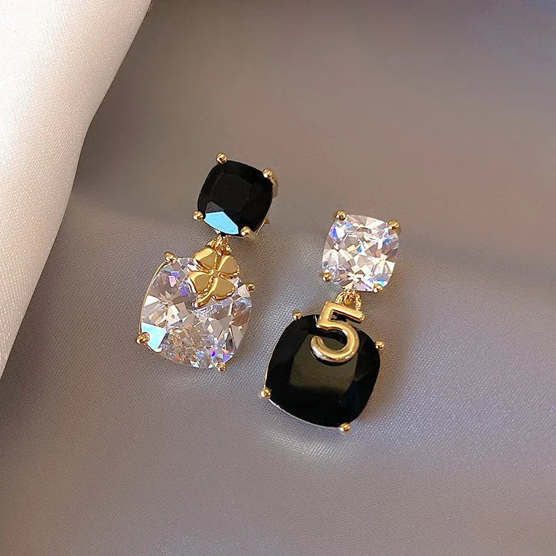 Women earring cc style ladies Vintage Black Camellia Earrings with rhinestone Fashion Earrings with Simple Bowknot Earrings