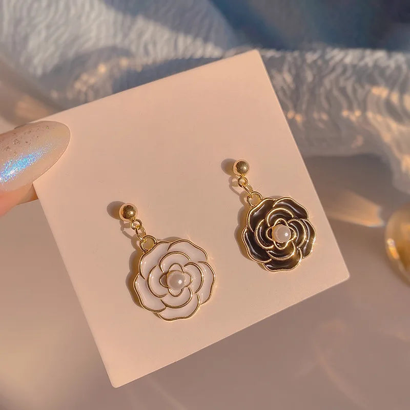 Women earring cc style ladies Vintage Black Camellia Earrings with rhinestone Fashion Earrings with Simple Bowknot Earrings