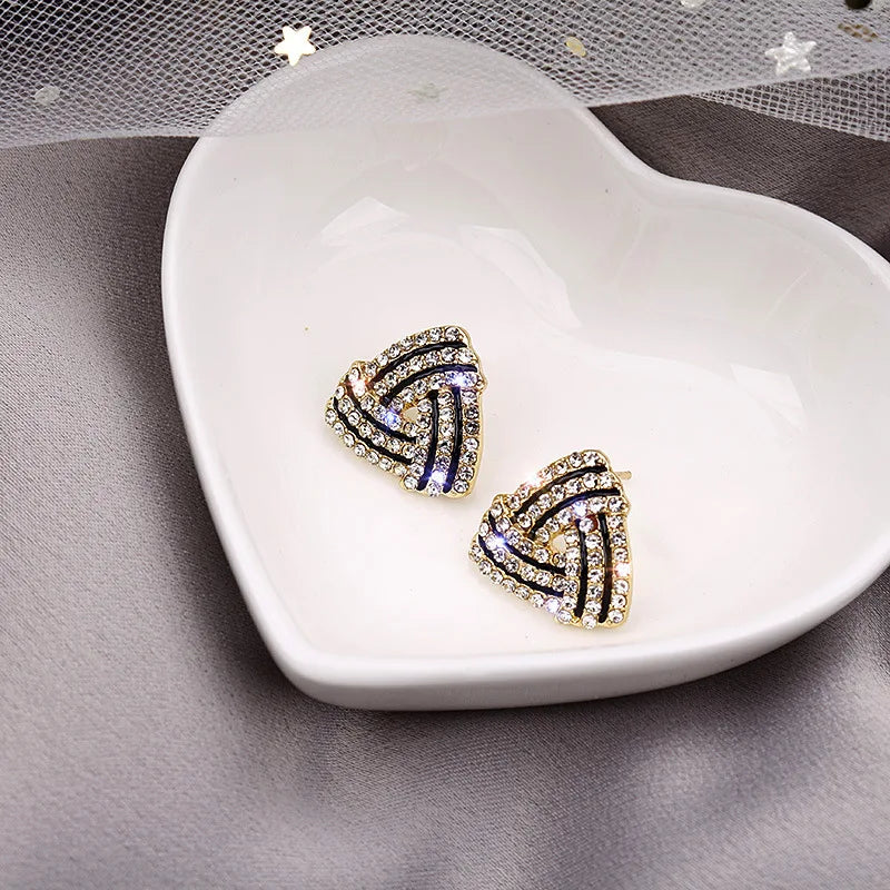 Women earring cc style ladies Vintage Black Camellia Earrings with rhinestone Fashion Earrings with Simple Bowknot Earrings
