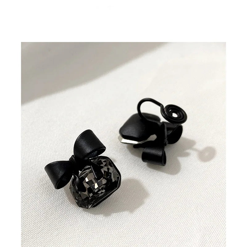 Women earring cc style ladies Vintage Black Camellia Earrings with rhinestone Fashion Earrings with Simple Bowknot Earrings
