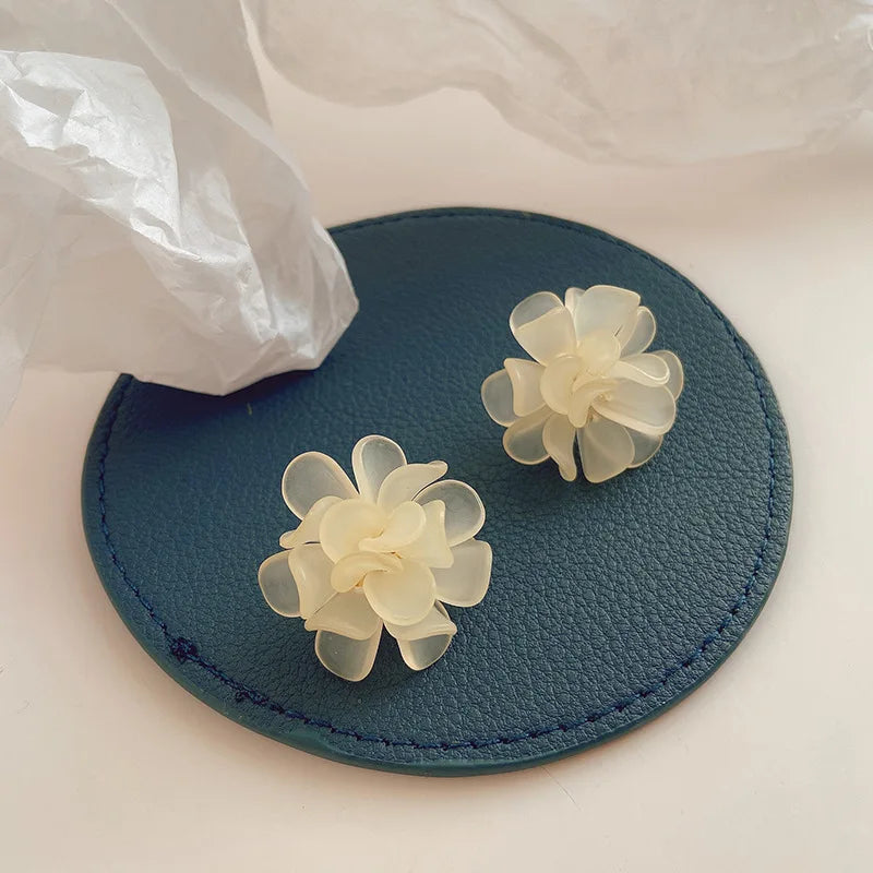 Women earring cc style ladies Vintage Black Camellia Earrings with rhinestone Fashion Earrings with Simple Bowknot Earrings
