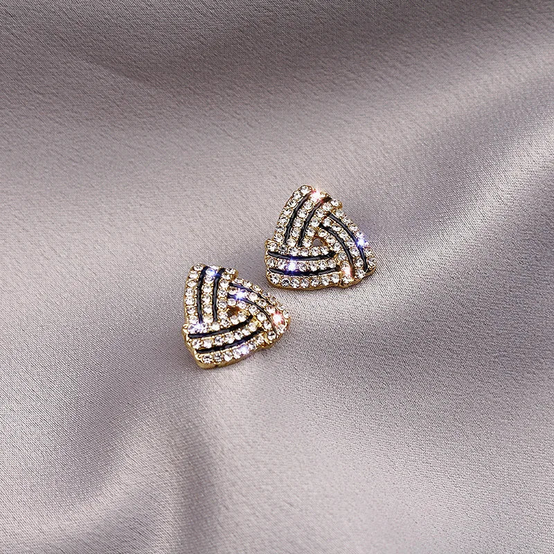 Women earring cc style ladies Vintage Black Camellia Earrings with rhinestone Fashion Earrings with Simple Bowknot Earrings