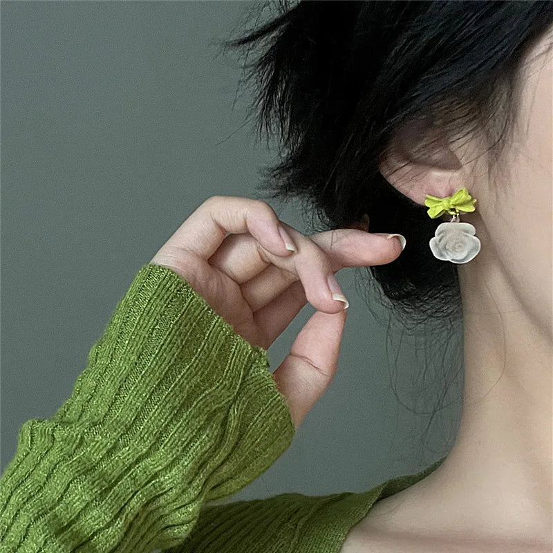 Women earring cc style ladies Vintage Black Camellia Earrings with rhinestone Fashion Earrings with Simple Bowknot Earrings