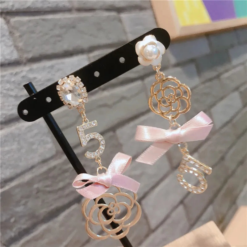 Women earring cc style ladies Vintage Black Camellia Earrings with rhinestone Fashion Earrings with Simple Bowknot Earrings