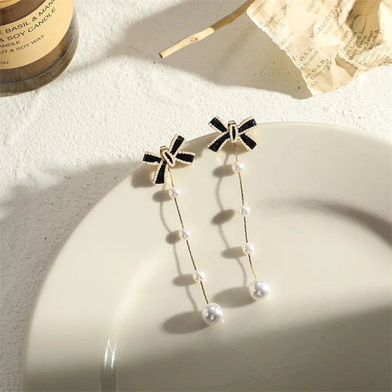 Women earring cc style ladies Vintage Black Camellia Earrings with rhinestone Fashion Earrings with Simple Bowknot Earrings