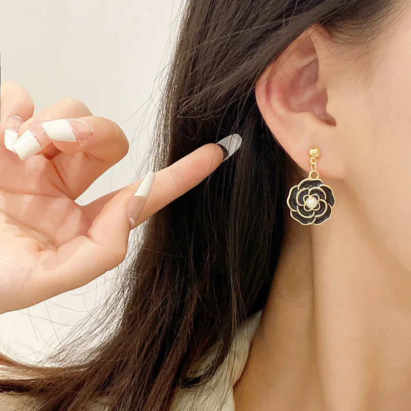 Women earring cc style ladies Vintage Black Camellia Earrings with rhinestone Fashion Earrings with Simple Bowknot Earrings