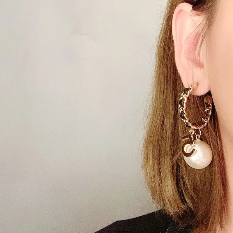 Women earring cc style ladies Vintage Black Camellia Earrings with rhinestone Fashion Earrings with Simple Bowknot Earrings