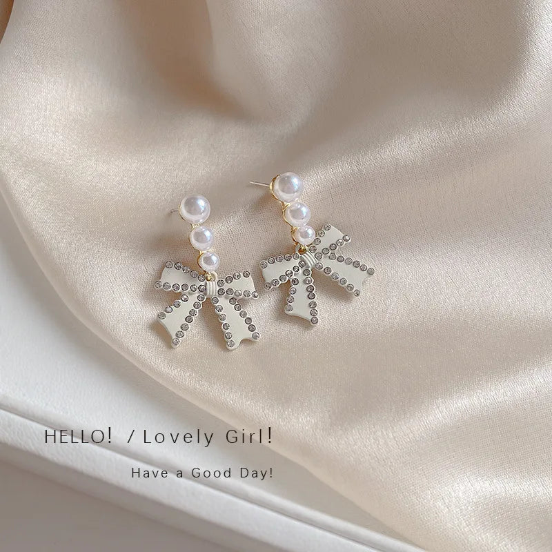 Women earring cc style ladies Vintage Black Camellia Earrings with rhinestone Fashion Earrings with Simple Bowknot Earrings
