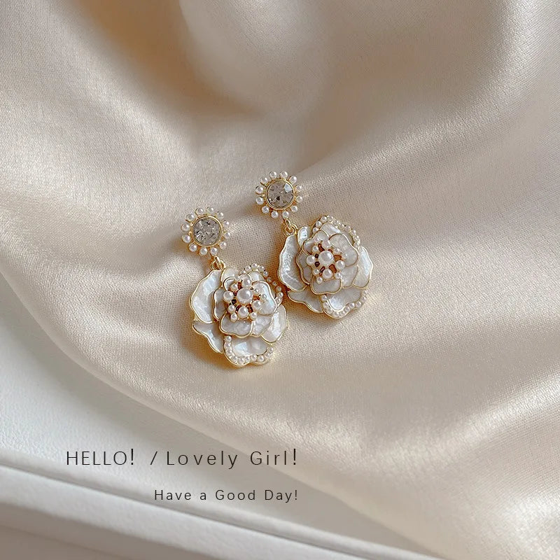 Women earring cc style ladies Vintage Black Camellia Earrings with rhinestone Fashion Earrings with Simple Bowknot Earrings