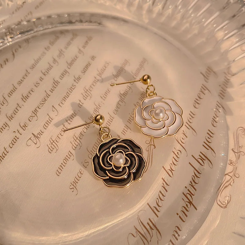 Women earring cc style ladies Vintage Black Camellia Earrings with rhinestone Fashion Earrings with Simple Bowknot Earrings
