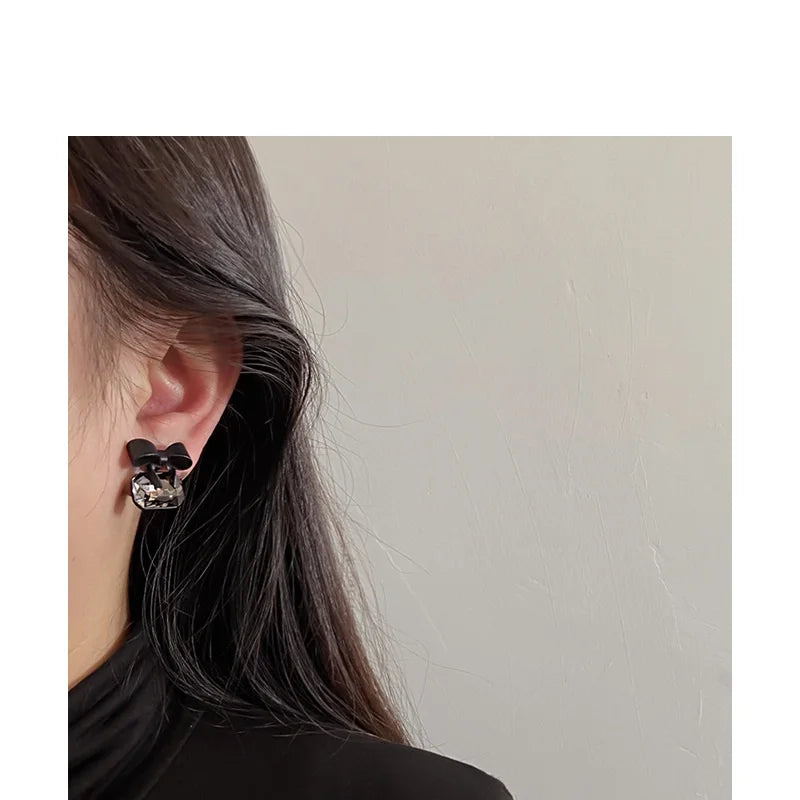 Women earring cc style ladies Vintage Black Camellia Earrings with rhinestone Fashion Earrings with Simple Bowknot Earrings