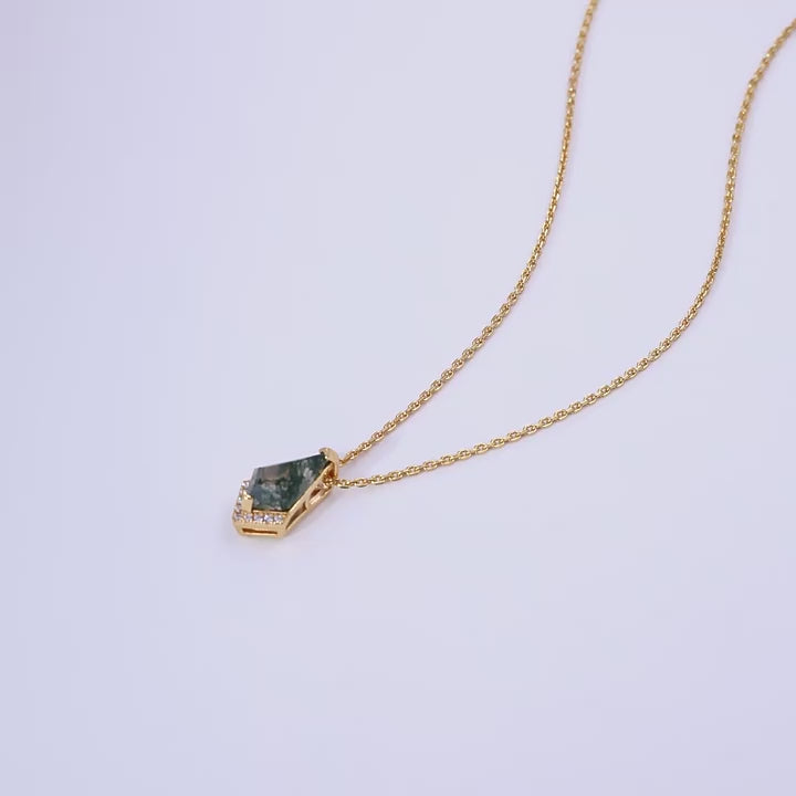 Woodland Kite Moss Agate Pendant Necklace — product video