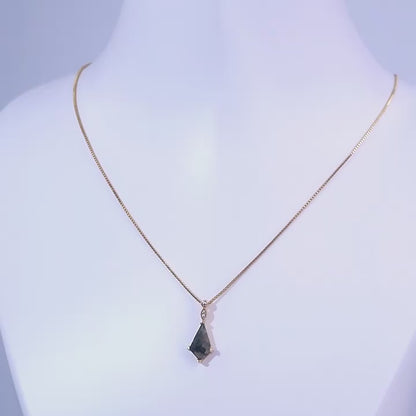 Faceted Kite Moss Agate Gold Necklace — product video